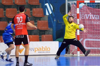 Imagen del partido entre el UBU San Pablo Burgos y el Oviedo.