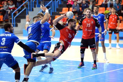 Imagen del partido entre el UBU San Pablo Burgos y el Oviedo.