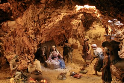 Escenas del Belén que se puede ver en la localidad burgalesa de Renuncio hasta el 6 de enero.