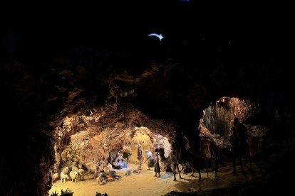 Escenas del Belén que se puede ver en la localidad burgalesa de Renuncio hasta el 6 de enero.