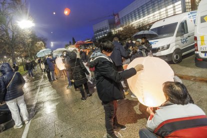 Imagen de la suelta de farolillos de Proyecto Rubare.