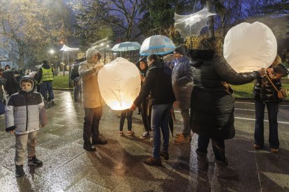 Imagen de la suelta de farolillos de Proyecto Rubare.