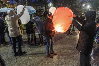 Imagen de la suelta de farolillos de Proyecto Rubare.