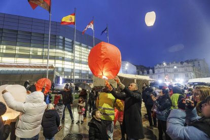 Imagen de la suelta de farolillos de Proyecto Rubare.