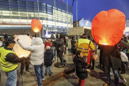 Imagen de la suelta de farolillos de Proyecto Rubare.