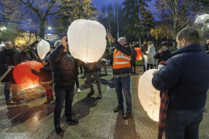 Imagen de la suelta de farolillos de Proyecto Rubare.