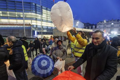Imagen de la suelta de farolillos de Proyecto Rubare.