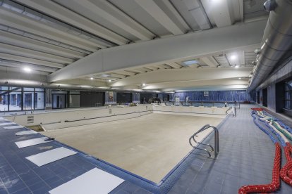 La piscina grande cubierta de San Amaro estuvo en obras en 2024 para sustituir el material de PVC del fondo del vaso.
