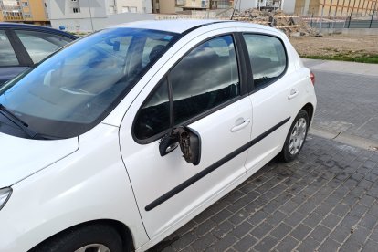 Cinco coches amanecieron con daños