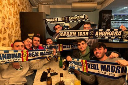 Las bufandas del Real Madrid-Arandina fueron el complemento de la noche
