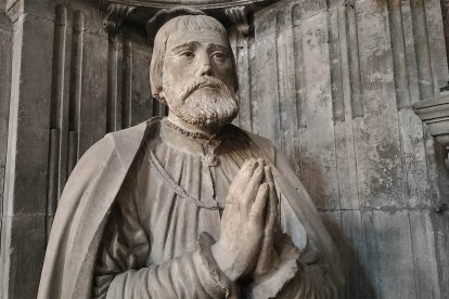 Detalle de la escultura de Cristóbal de Andino en su sepulcro.