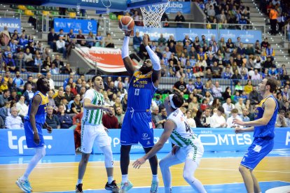 Imagen del partido entre el Longevida San Pablo Burgos y Betis.