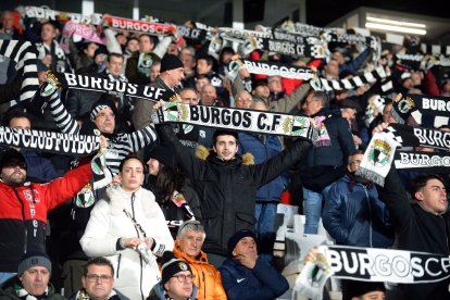 Imagen del partido entre el Burgos CF y el Valladolid.