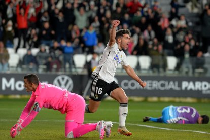 Imagen del partido entre el Burgos CF y el Valladolid.
