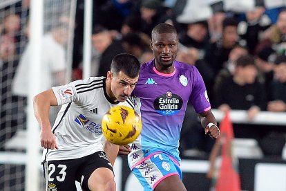 Imagen del partido entre el Burgos CF y el Valladolid.
