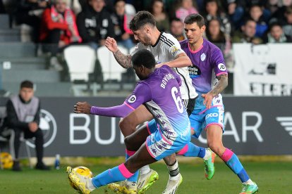 Imagen del partido entre el Burgos CF y el Valladolid.