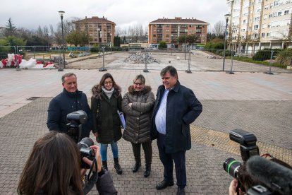 El concejal Juan Manuel Manso, con representantes de la dirección facultativa y el jefe de Vías y Obras.