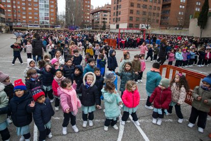 El patio del Blanca de Castilla se convirtió en una fiesta Al ritmo de 'Madre tierra' de Chayanne.