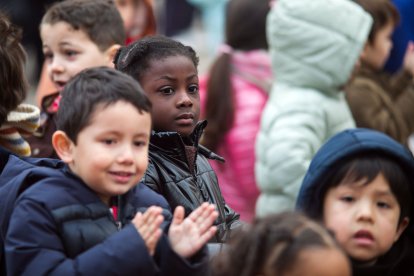 El patio del Blanca de Castilla se convirtió en una fiesta Al ritmo de 'Madre tierra' de Chayanne.