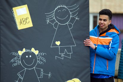 Los estudiantes más mayores se encargaron en los últimos días que preparar los elementos decorativos y los bocadillos.