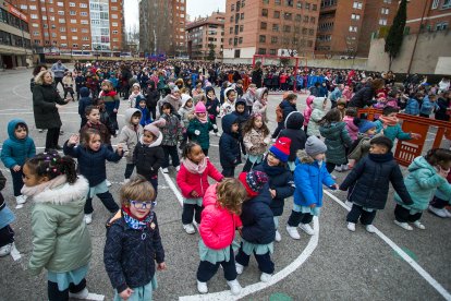 Para los más pequeños se prepararon unas galletas en vez de bocadillo que les facilitara arrancar con los mordiscos solidarios.