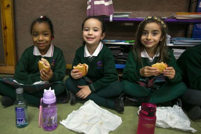 Bocadillo de embutido, queso o los adaptados para celiacos.