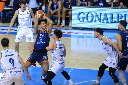 Imagen del partido entre el Tizona y el Guuk Gipuzkoa.