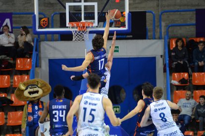 Imagen del partido entre el Tizona y el Guuk Gipuzkoa.