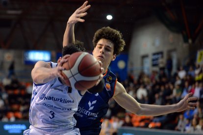 Imagen del partido entre el Tizona y el Guuk Gipuzkoa.