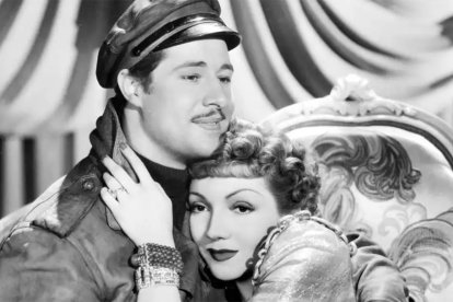 Don Ameche y Claudette Colbert, en 'Medianoche'