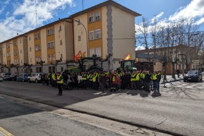 Un grupo de tractoristas se ha reunido esta mañana con la Guardia Civil