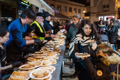 Instante del entierro de la Sardina del Carnaval de Burgos 2024.