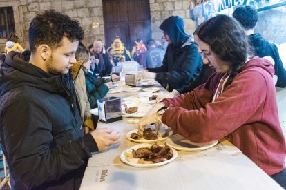 Instante del entierro de la Sardina del Carnaval de Burgos 2024.