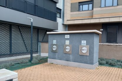 Buzones para la recogida neumática de residuos en las cercanías de la calle Siervas de Jesús.
