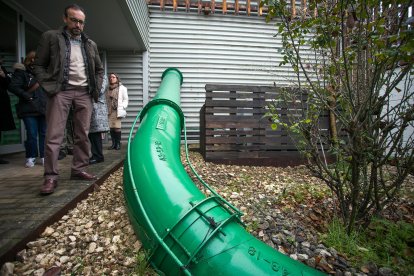 Esta es la tubería por la que llegan todos los residuos desde los buzones.