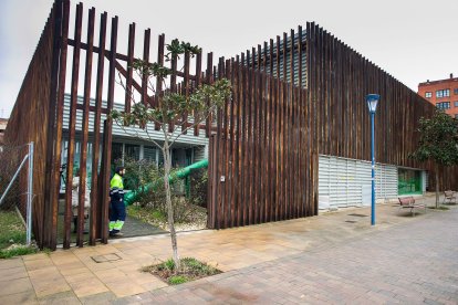 Acceso a la planta por la calle Eduardo Ontañón.