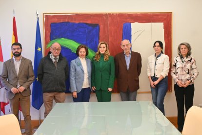 Los miembros del jurado, acompañados por la viceconsejera de Acción Cultural, Mar Sancho.