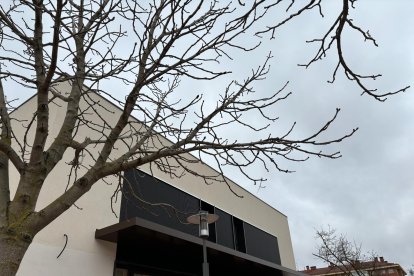 Imagen de la nueva fachada de la piscina