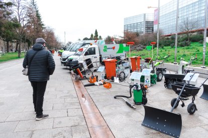 Presentación de los últimos vehículos de recogida de basura y limpieza viaria de Urbaser que han llegado a la ciudad.
