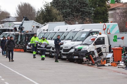 Presentación de los últimos vehículos de recogida de basura y limpieza viaria de Urbaser que han llegado a la ciudad.
