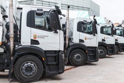Presentación de los vehículos de recogida de basuras y limpieza viaria.