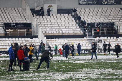 Limpiando nieve en El Plantío.
