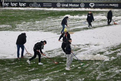 Limpiando nieve en El Plantío.