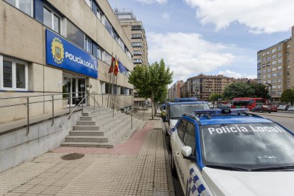 Este era el estado original del edificio sede de la Policía Local y Bomberos, en la avenida Cantabria de Burgos.