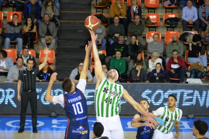 Imagen del partido entre el Tizona y el Betis.
