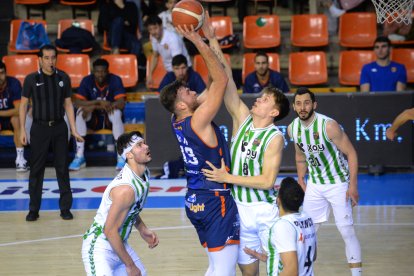 Imagen del partido entre el Tizona y el Betis.