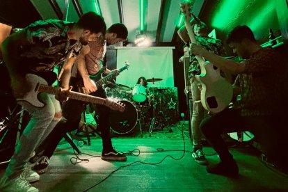 Lobocordero, en Lerma, con Dárel a la batería.