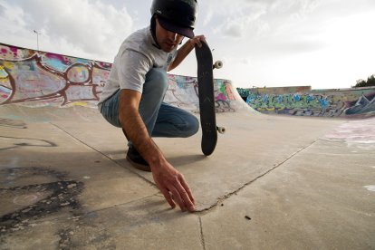 Los desperfectos surgen por doquier en la pista de skate de San Isidro