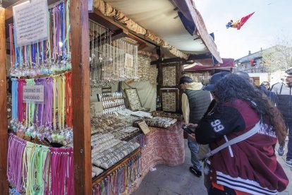 Uno de los puestos en el mercado medieval de Gamonal de 2024.