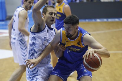 Imagen del partido entre el San Pablo Burgos y Gipuzkoa.